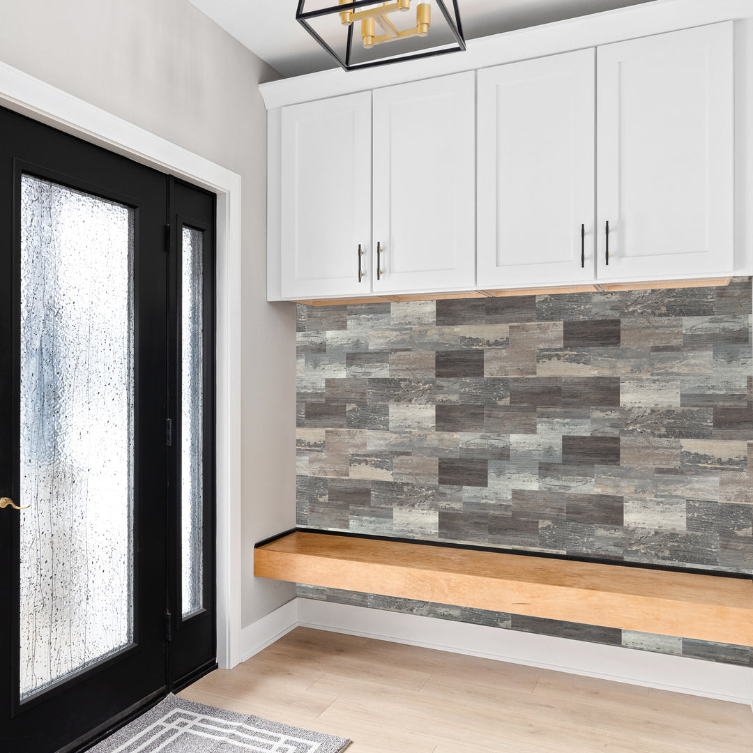 High-end appearance in the Entrance door wall